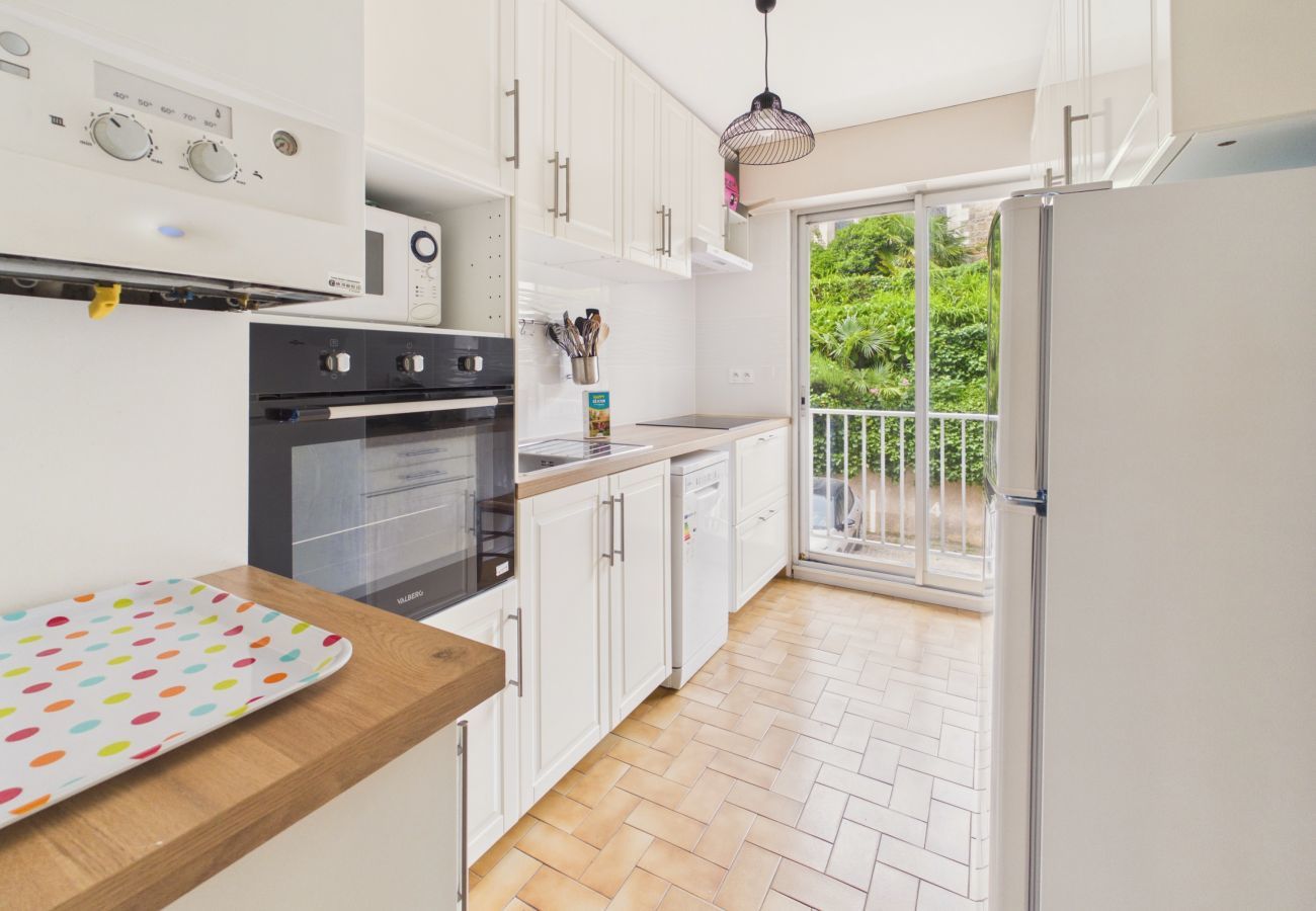 Apartment in Dinard - Beach 150m away, apart. city centre for 4