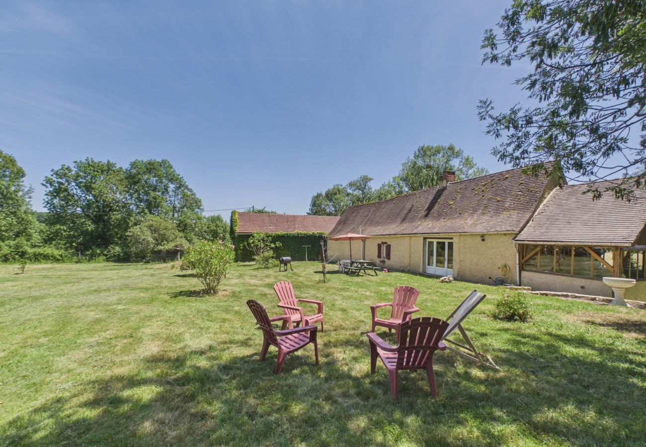 House in Rouffignac-Saint-Cernin-de-Reilhac - House for 6:  Garden and veranda 