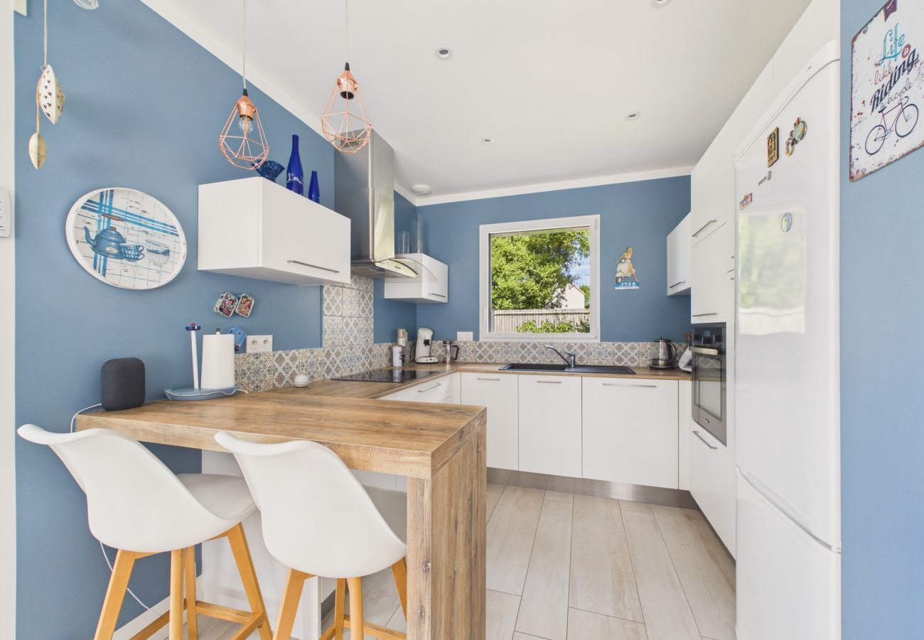 House in Saint-Michel-Chef-Chef - House with garden, 7 adults 1 child