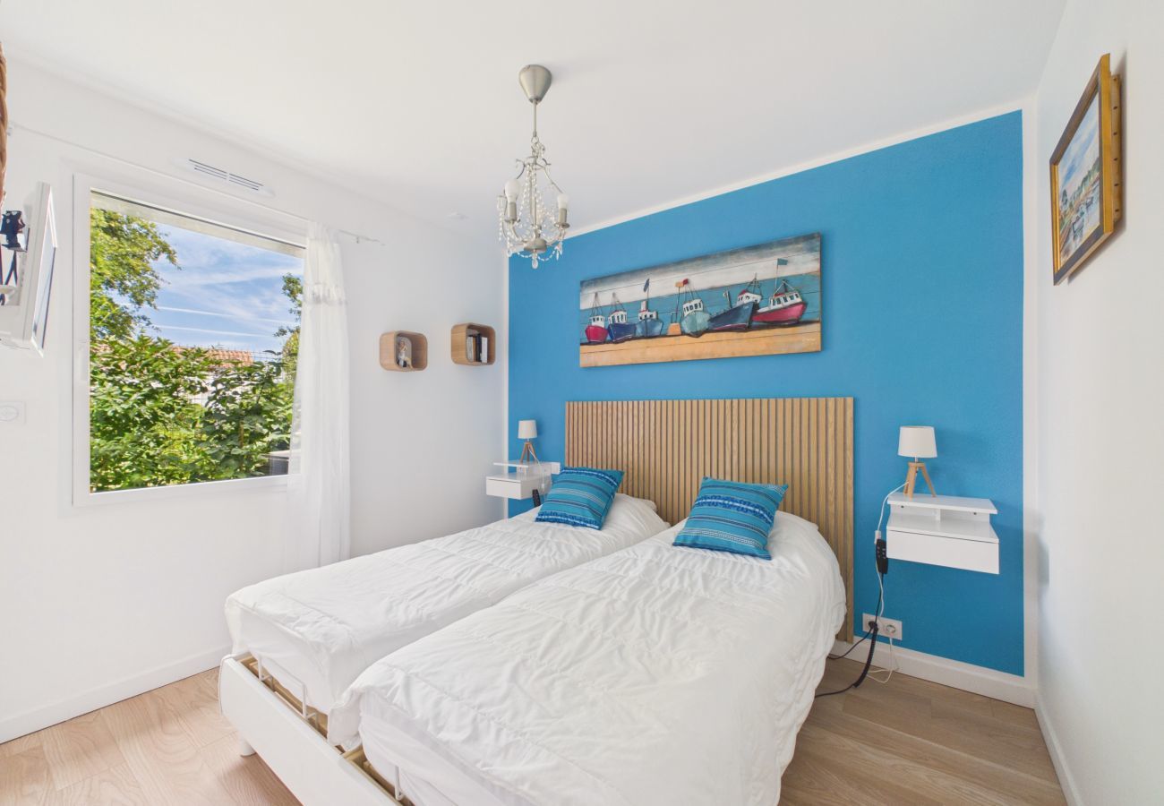 House in Saint-Michel-Chef-Chef - House with garden, 7 adults 1 child