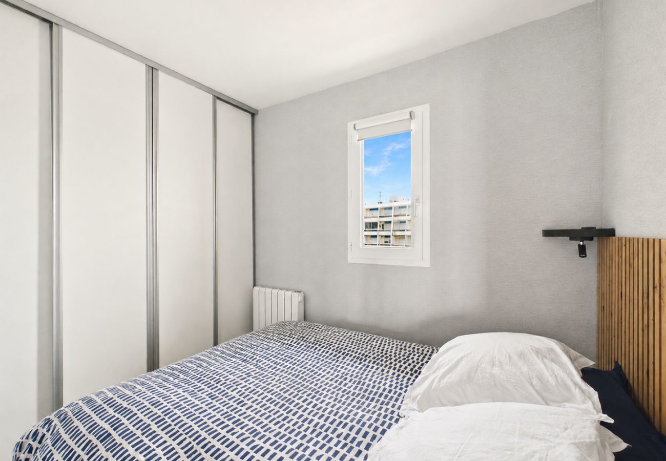 Apartment in Saint-Hilaire-de-Riez - Sea-view balcony & beach access - Sleeps 4
