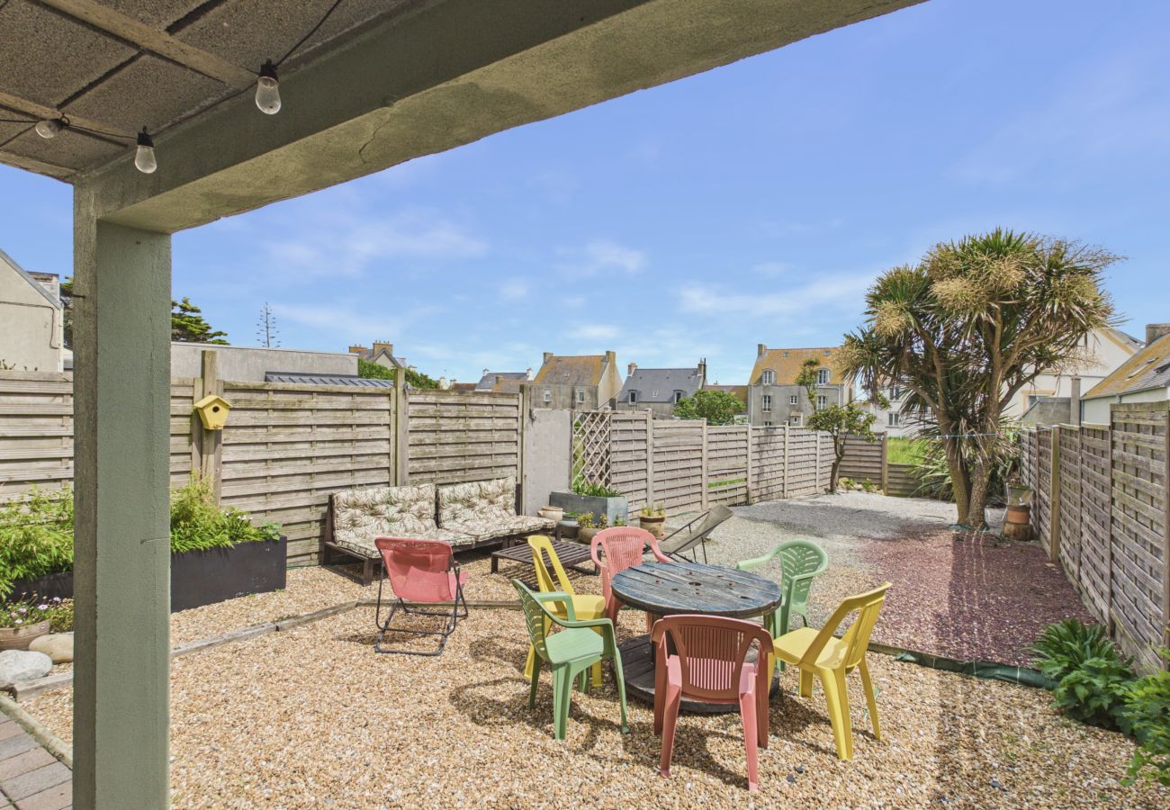 House in Penmarch - Family house for 6 – Sea view and barbecue