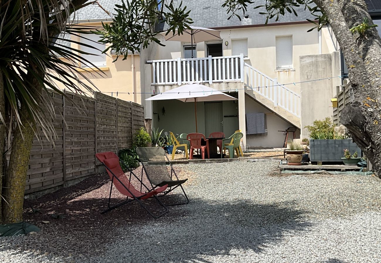 House in Penmarch - Sea View Cottage - Garden, WiFi & BBQ