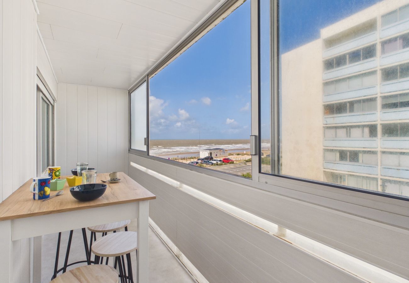 Apartment in Saint-Hilaire-de-Riez - Sea 50m away, flat for 3 adults 1 child