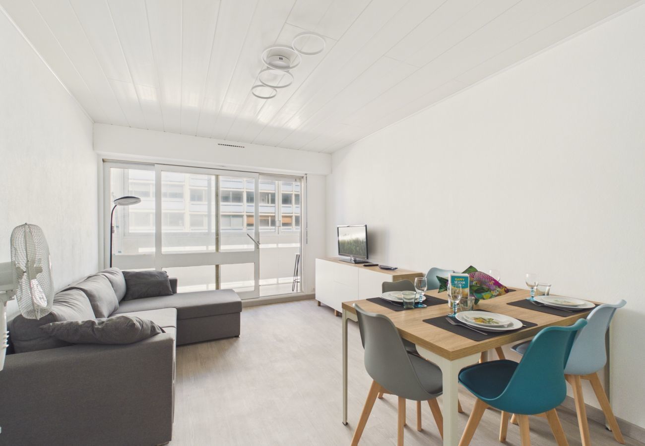 Apartment in Saint-Hilaire-de-Riez - Sea 50m away, flat for 3 adults 1 child