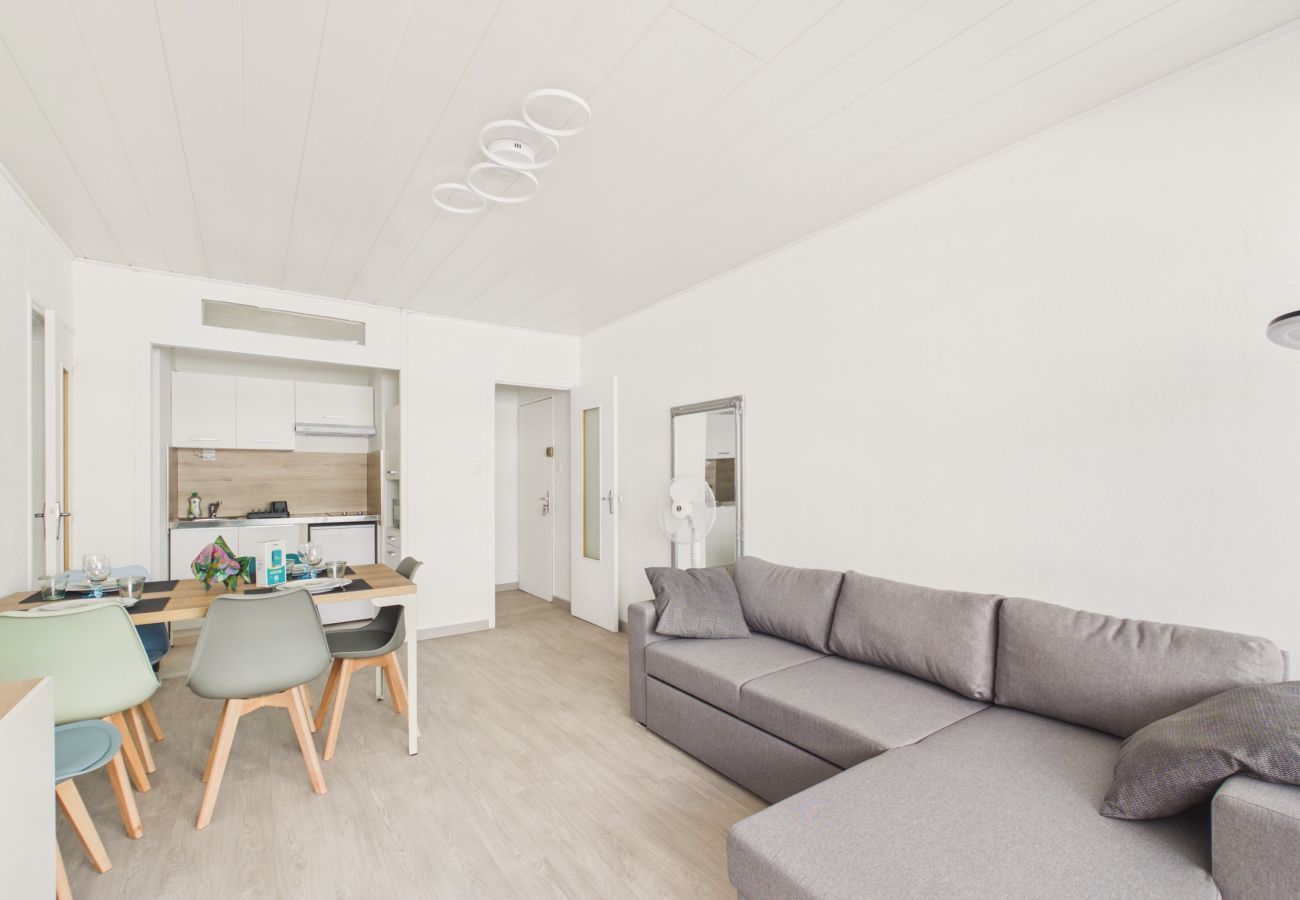 Apartment in Saint-Hilaire-de-Riez - Sea 50m away, flat for 3 adults 1 child