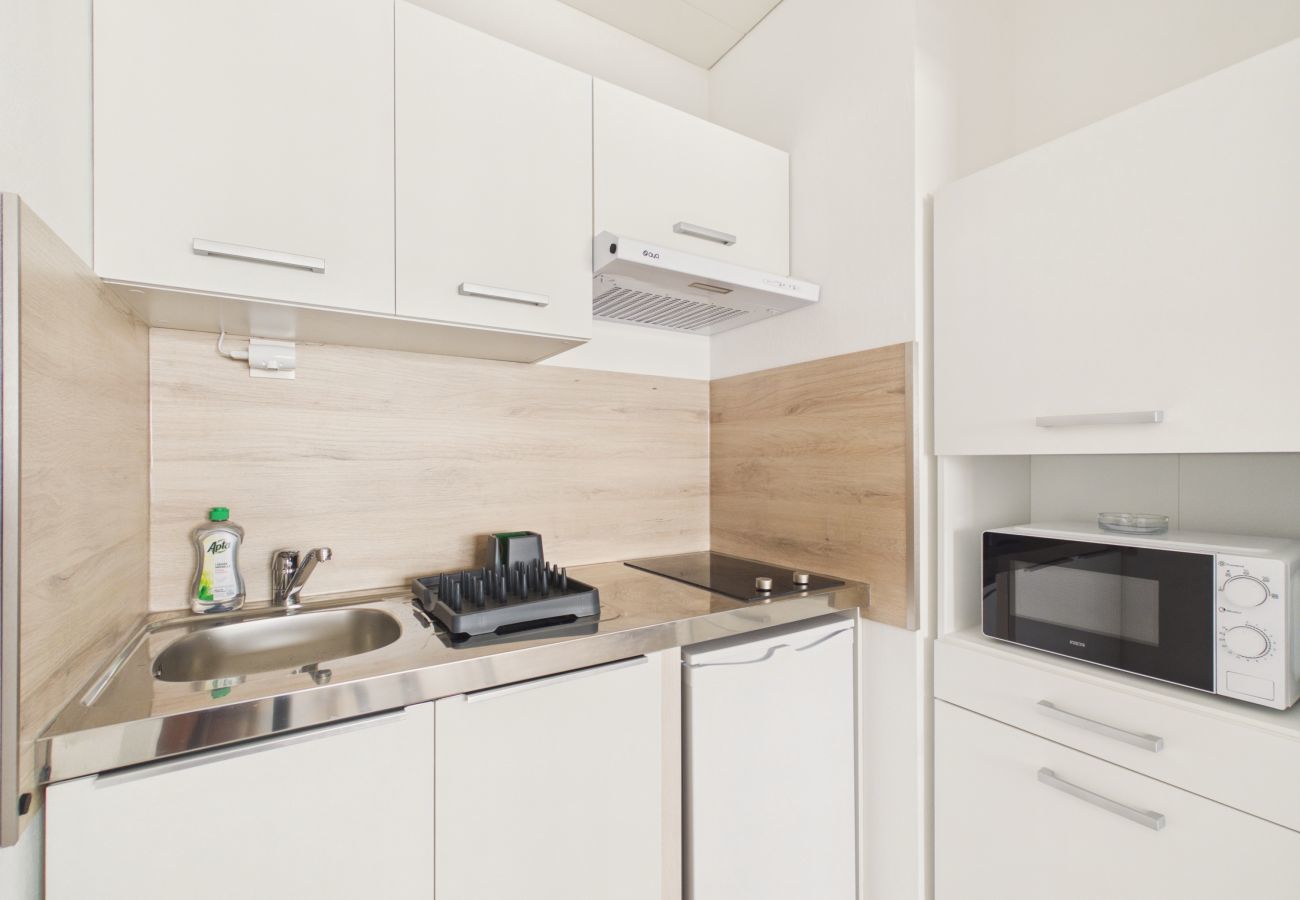 Apartment in Saint-Hilaire-de-Riez - Sea 50m away, flat for 3 adults 1 child