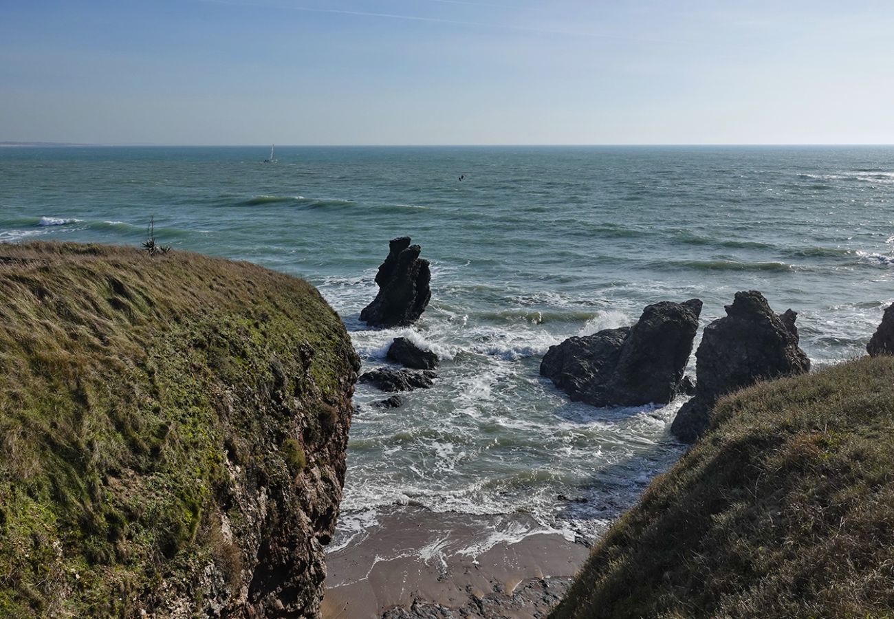 Apartment in Saint-Hilaire-de-Riez - Sea 50m away, flat for 3 adults 1 child