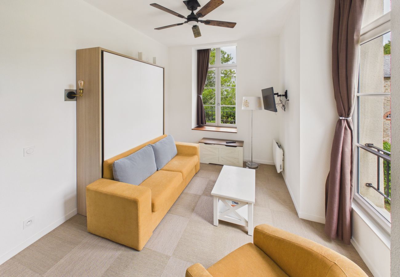 Apartment in Baden - Apartment in a castle with pool – 4 guests