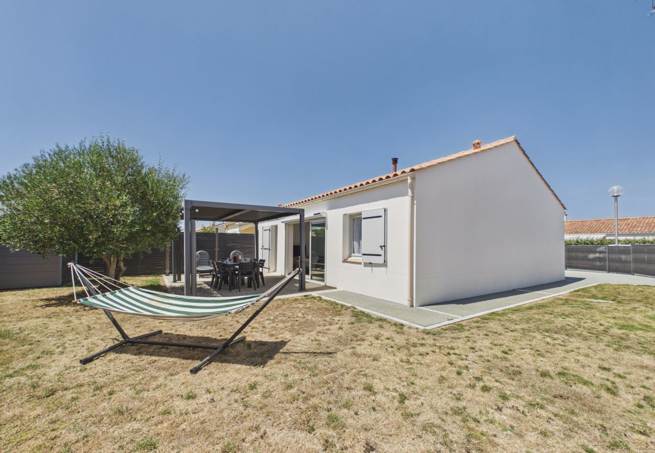 House in La Tranche-sur-Mer - 4-guest home with garden & terrace near beach