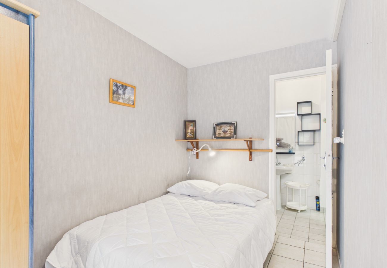 Apartment in Jard-sur-Mer - 700 m from beach , flat for 4 with terrace