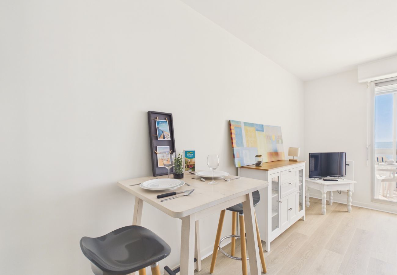 Apartment in Saint-Gilles-Croix-de-Vie - Breathtaking ocean view, stay for 2