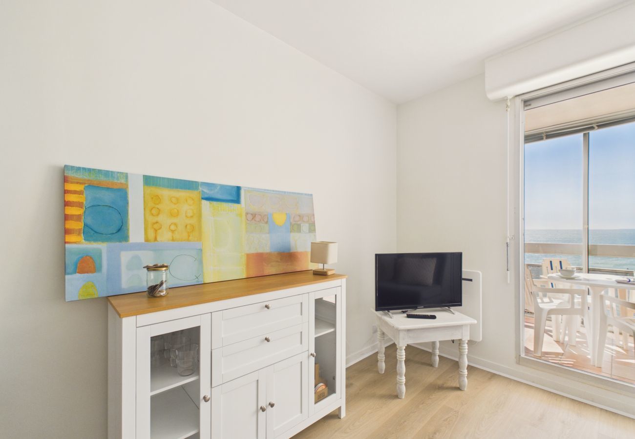 Apartment in Saint-Gilles-Croix-de-Vie - Breathtaking ocean view, stay for 2