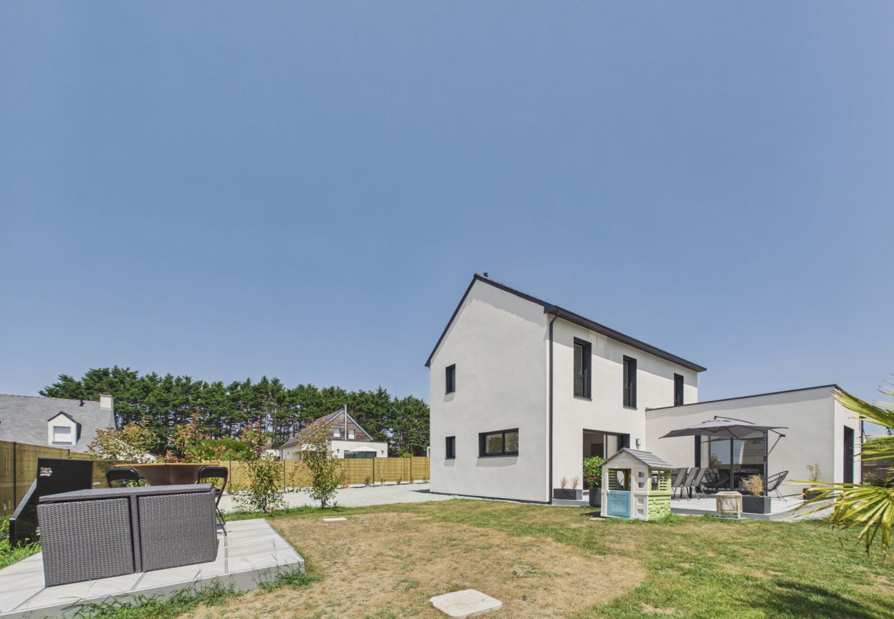 House in Trégunc - House for 8 with jacuzzi, garden, terrace