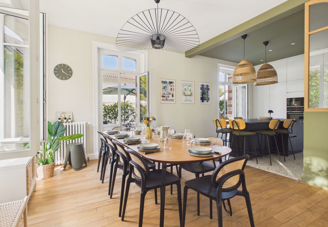 House in Pornichet - Stunning house for 9, garden, walk everywhere