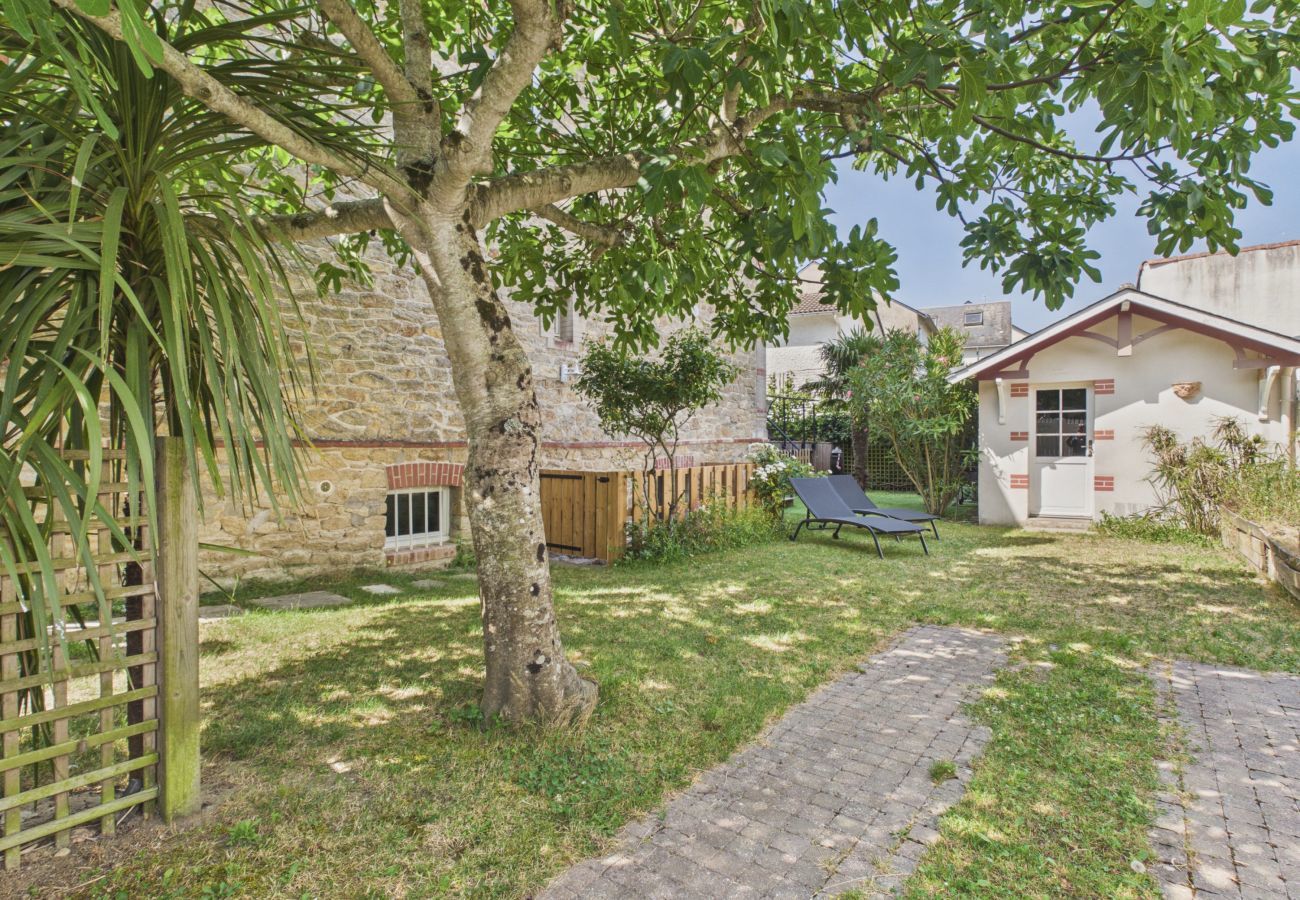 House in Pornichet - Stunning house for 9, garden, walk everywhere