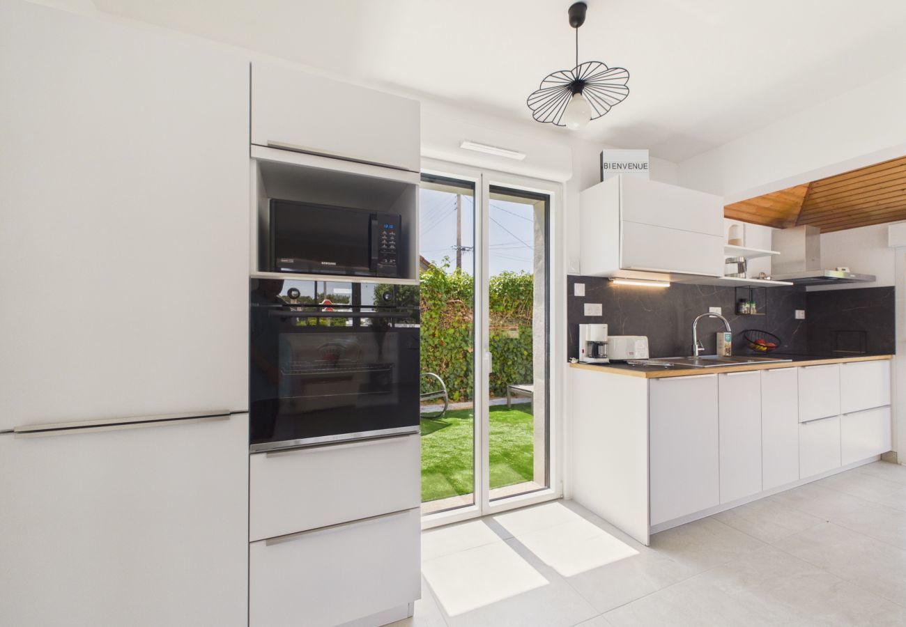 House in La Plaine-sur-Mer - House for 6, garden, 30m from the sea
