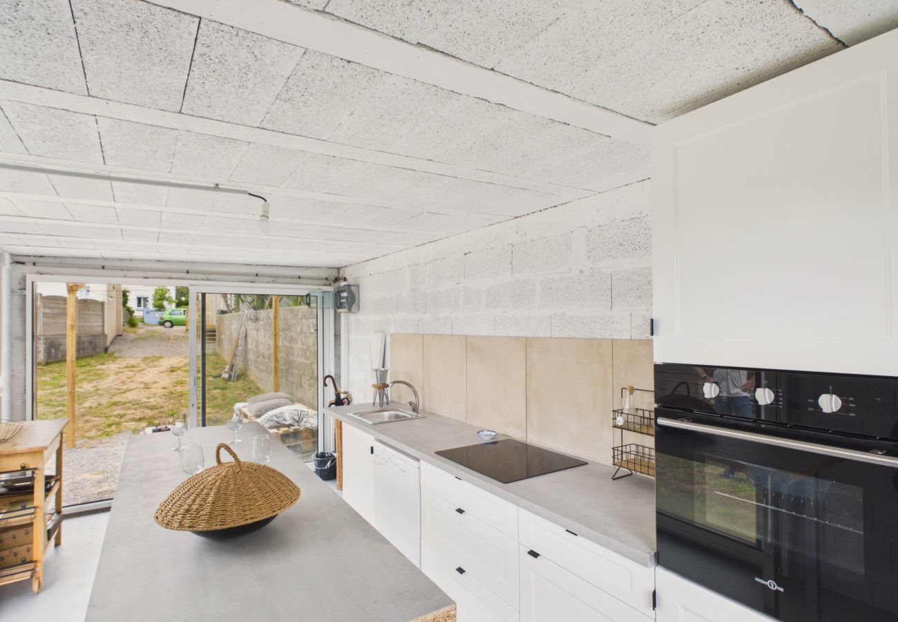 House in Guissény - House for 10 with large garden near beach