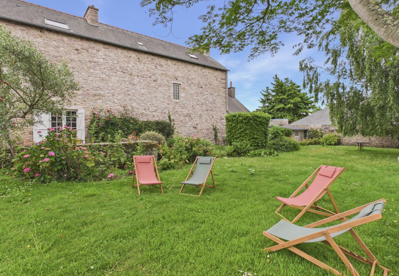 House in Erquy - House for 8, garden, all walkable