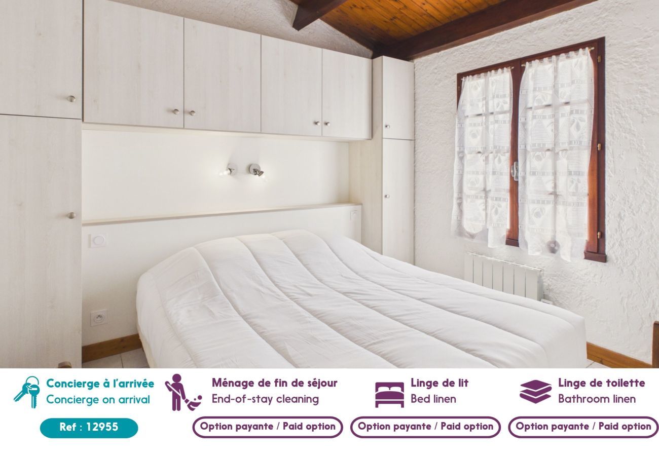 House in Rivedoux-Plage - Stay for 2, 50m from beach, garden & BBQ