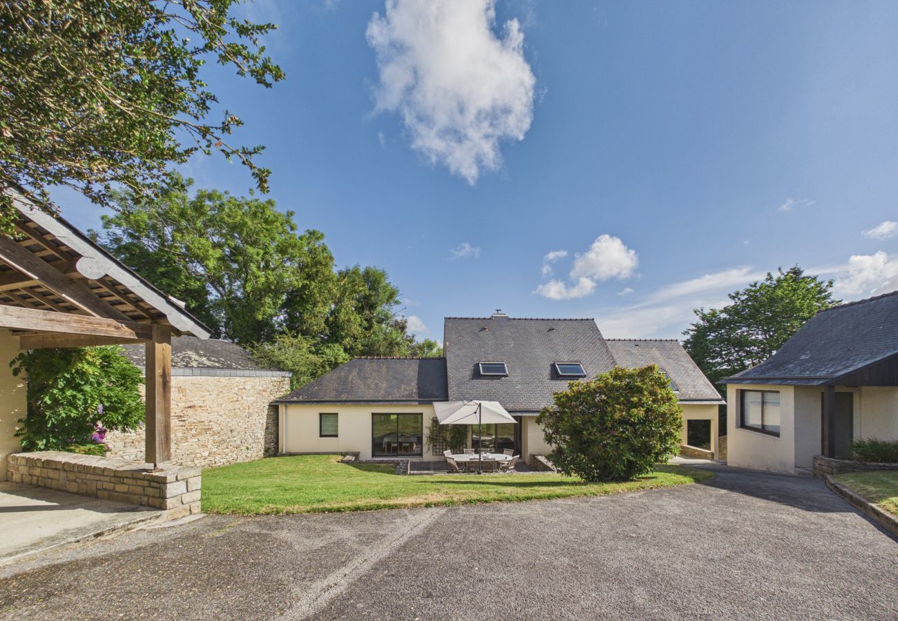 House in Fouesnant - House for 8, fenced garden, terrace & BBQ