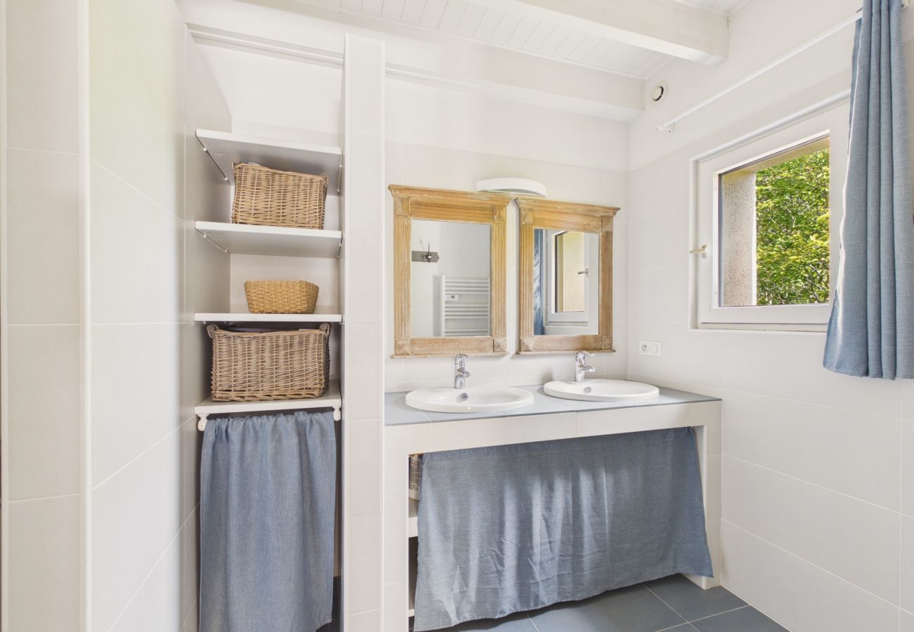 House in Fouesnant - House for 8, fenced garden, terrace & BBQ