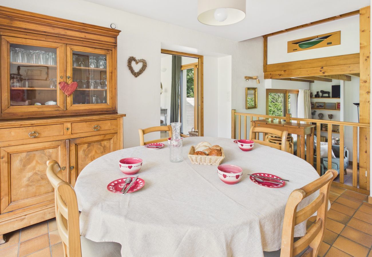 House in Fouesnant - House for 8, fenced garden, terrace & BBQ