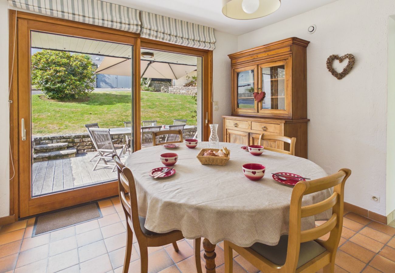 House in Fouesnant - House for 8, fenced garden, terrace & BBQ