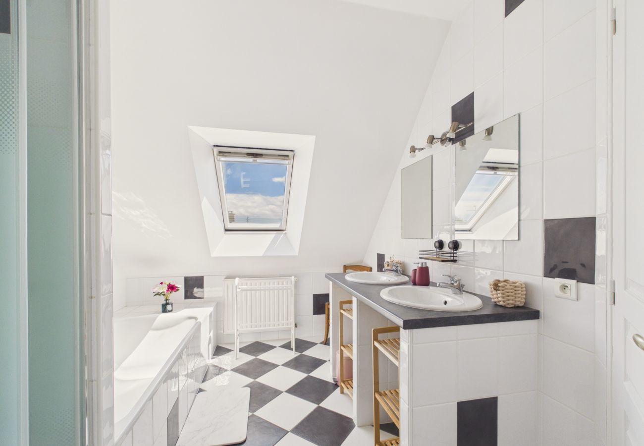 House in Dinard - Cozy home 8 guests, garden & bbq