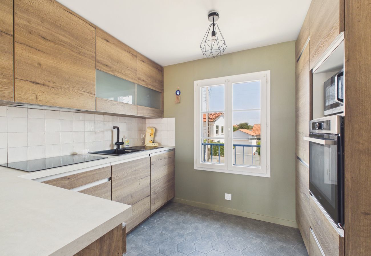 Apartment in Saint-Hilaire-de-Riez - Cozy Apt, WiFi & Parking, Walk Everywhere