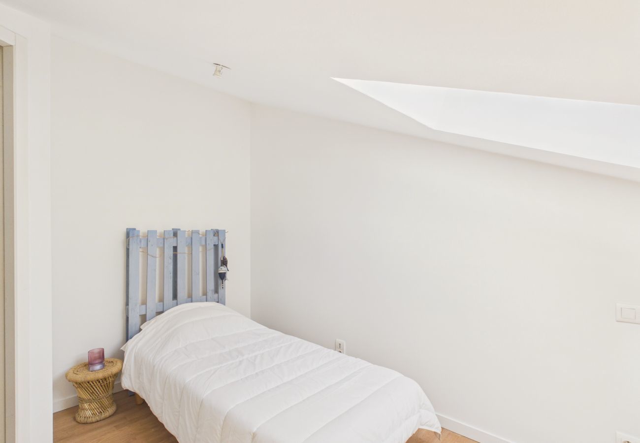 Apartment in Saint-Hilaire-de-Riez - Cozy Apt, WiFi & Parking, Walk Everywhere