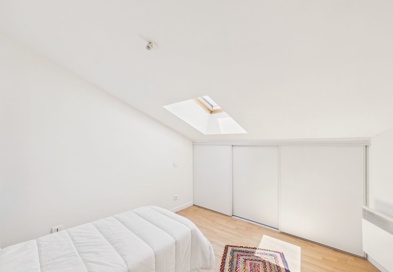 Apartment in Saint-Hilaire-de-Riez - Cozy Apt, WiFi & Parking, Walk Everywhere
