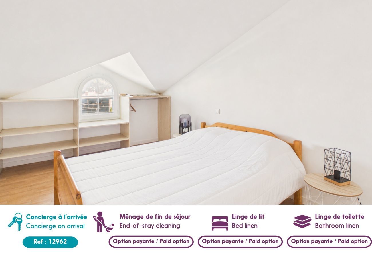 Apartment in Saint-Hilaire-de-Riez - Cozy Apt, WiFi & Parking, Walk Everywhere