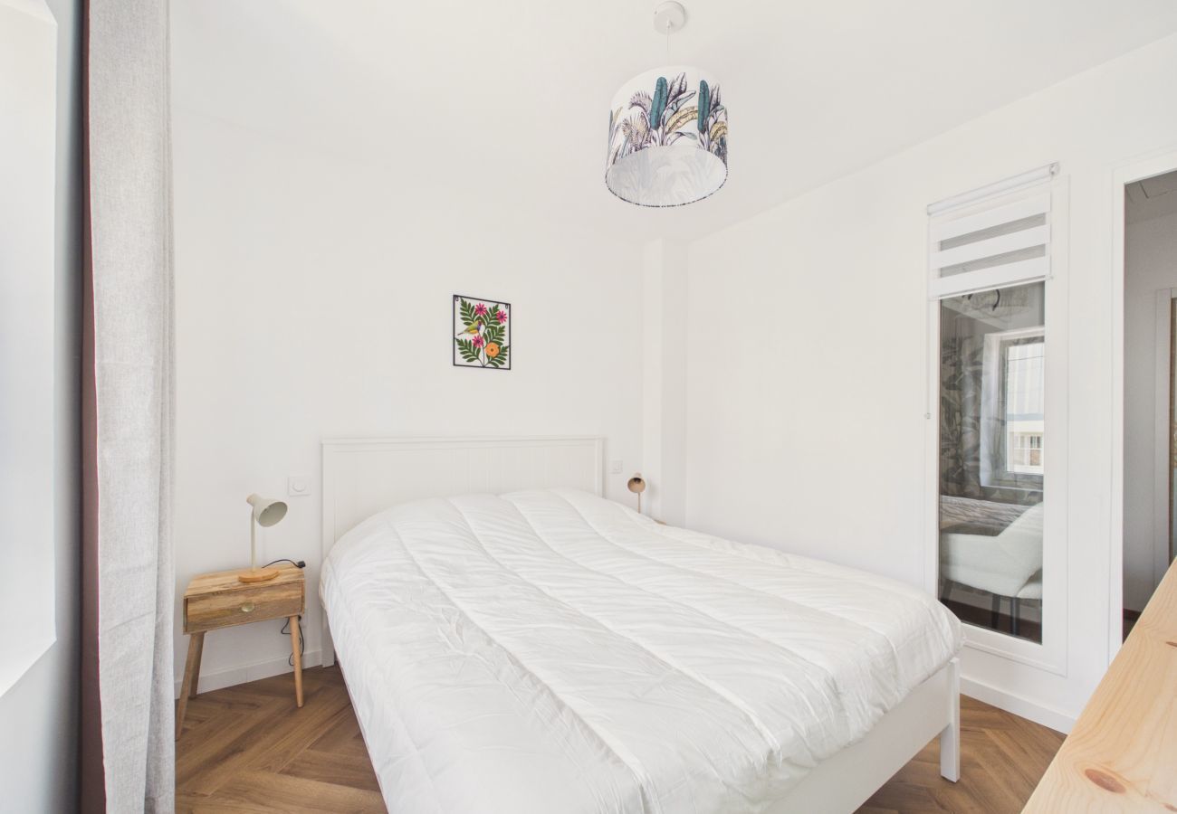 House in Dinard - Stay for 2, walk everywhere, beach 500m