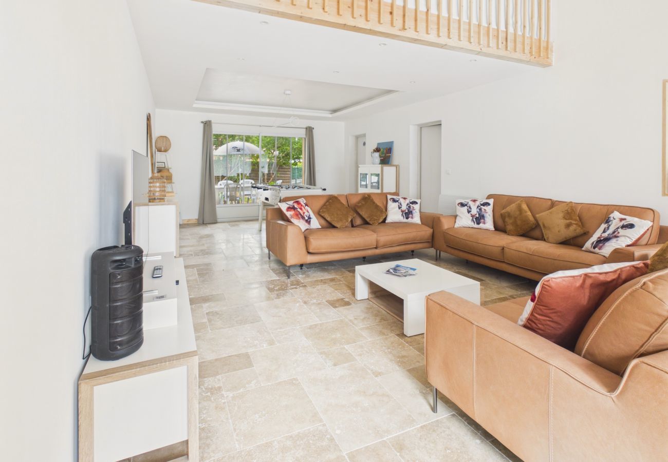 House in Lanton - Pool, garden & kids’ games – House for 6