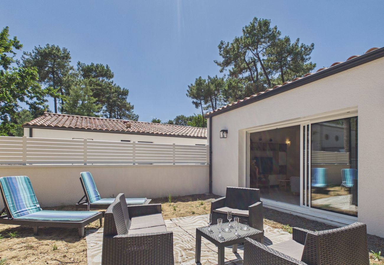 House in Jard-sur-Mer - 450m from Beach - House for 4 Adults/2 Kids