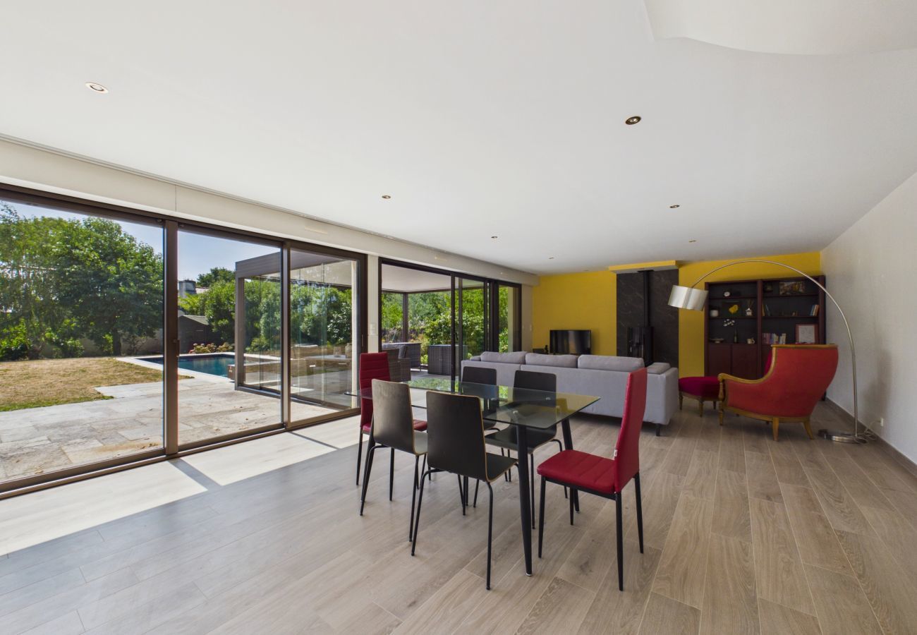 House in Arradon - 7-person house with heated pool in Arradon
