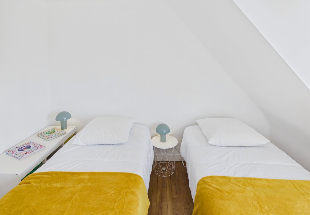 House in Plomeur - House for 6, pool, boules & foosball