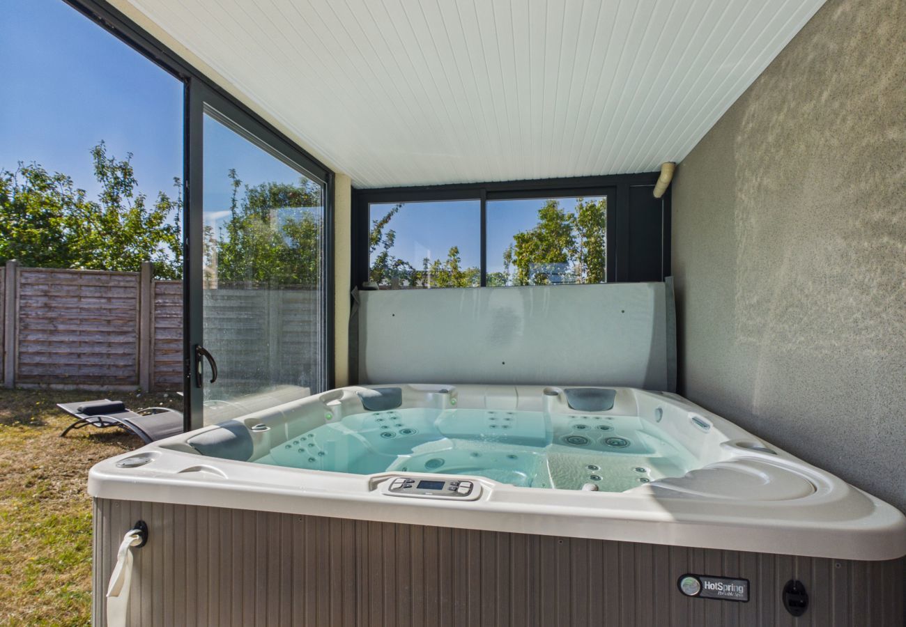 House in Plouguerneau - House for 4, Jacuzzi & Garden, Beach 200 m Away