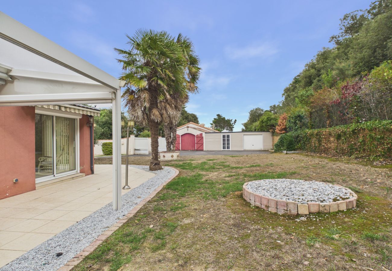 House in Saint-Jean-de-Monts - 7-person house near beach, garden & veranda