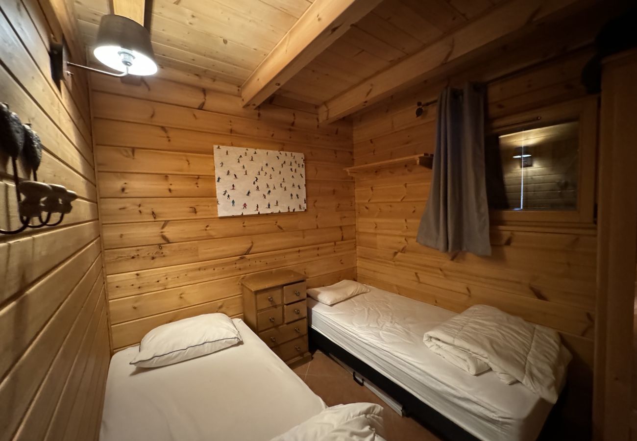 Chalet in Le Dévoluy - 250m from slopes, chalet for 10 & shared pool