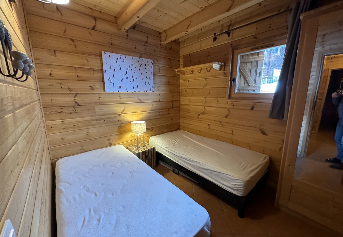 Chalet in Le Dévoluy - 250m from slopes, chalet for 10 & shared pool
