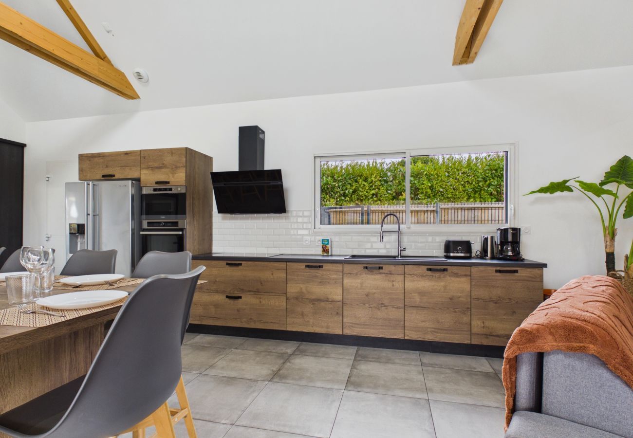 House in Saint-Alban - 15-person house, heated pool, near beach