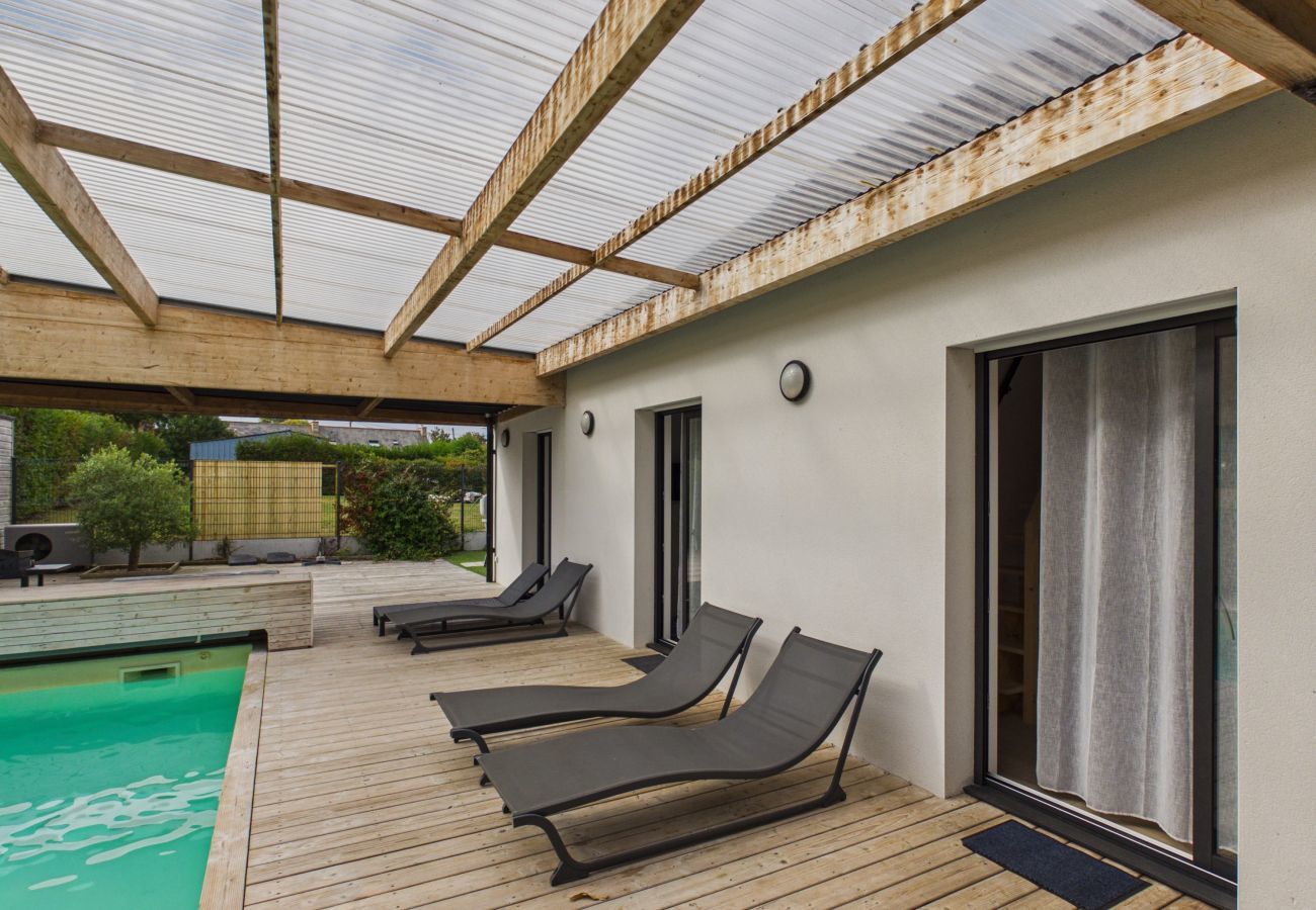 House in Saint-Alban - 15-person house, heated pool, near beach