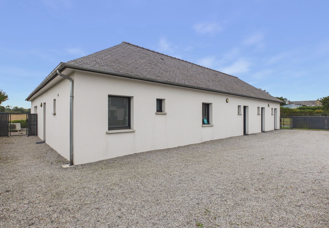 House in Saint-Alban - 15-person house, heated pool, near beach