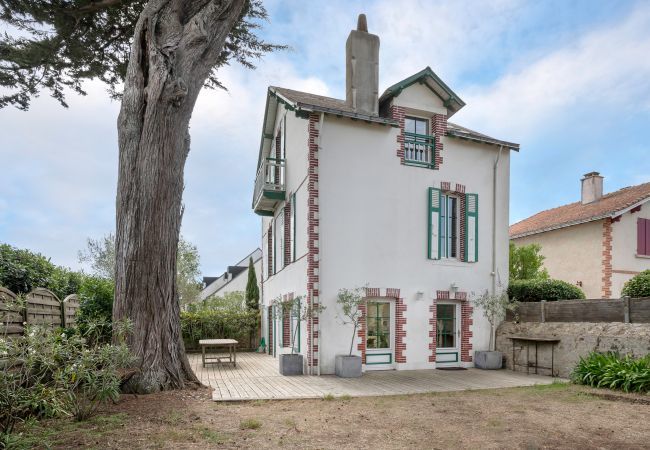 Casa en Le Pouliguen - Casa de carácter a 100 metros de la playa. Casa en Le Pouliguen - Casa de carácter a 100 metros de la playa.