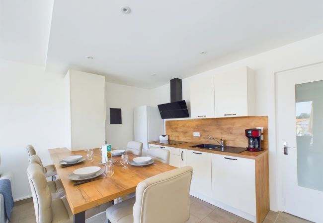 Apartamento en St. Hilaire de Riez - Piso para 4- Centro de ciudad- 350m de la estación Apartamento en St. Hilaire de Riez - Piso para 4- Centro de ciudad- 350m de la estación