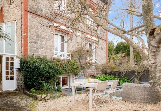 Casa en Dinard - A 400m de la playa, casa antigua para 4 Casa en Dinard - A 400m de la playa, casa antigua para 4