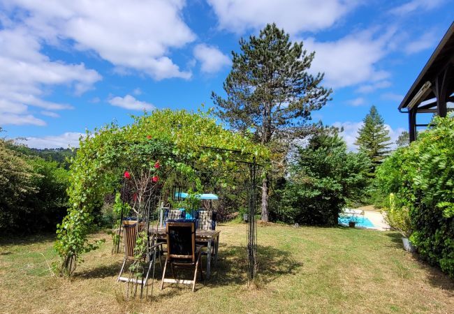 Casa en Auriac-du-Périgord - Finca para 8 personas con piscina Casa en Auriac-du-Périgord - Finca para 8 personas con piscina