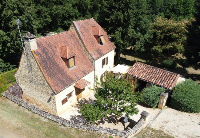 Casa en Saint-Cr&eacutepin-et-Carlucet - Casa de campo para 6 con piscina y jard&iacute;n